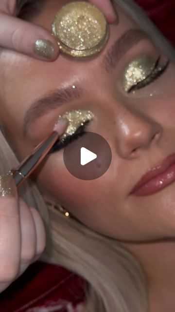 Gold Glitter Eye Makeup, Glitter Eyeshadow Makeup, Gold Glitter Eyeshadow, Eye Make Up Videos, Ballroom Hair, Liquid Glitter Eyeshadow, Gold Eye Makeup, Magic Potion, Glitter Eye Makeup