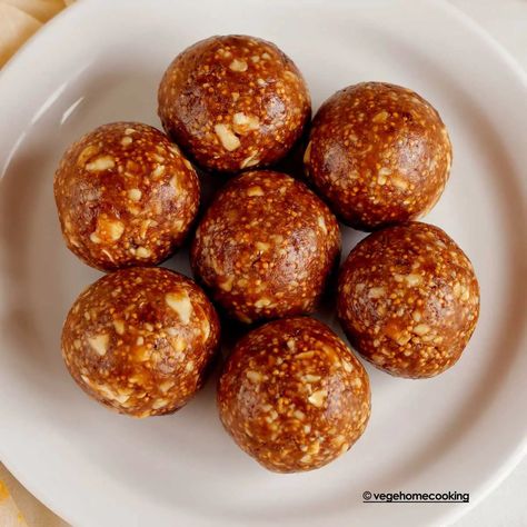 Fig Energy Balls / Sugar-Free Fig and Cashew Balls Labor Snacks, Fig Energy Balls, Cashew Balls, Chia Energy Bites, Date Energy Balls, Lactation Recipes, Dried Figs, Chickpea Flour, Energy Balls