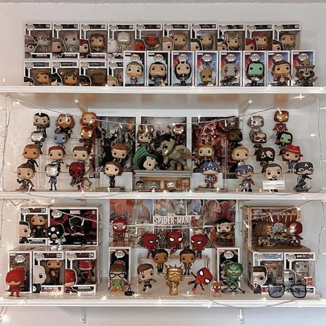 Pop Shelf, Marvel Shelf Ideas, Funko Bookshelf, Funko Pops Display, How To Organize Funko Pops, Funko Pops Aesthetic, Marvel Collection, Funko Shelf, Funko Shelves