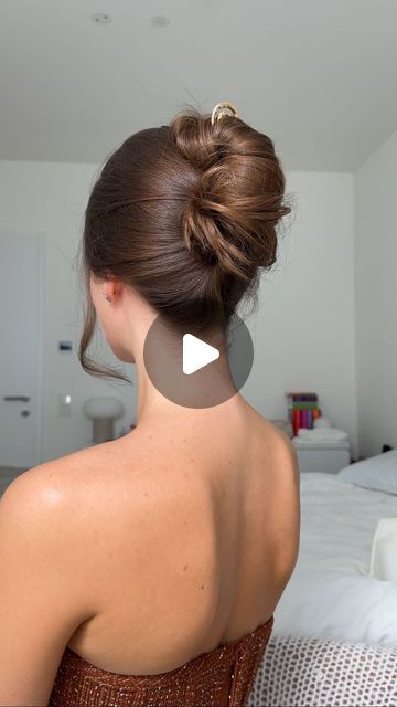 Tetiana Soviak on Instagram: "Trendiest hairstyle for fall - French Twist 🍂🤍" French Twist Updo, Hair Cuts For Women, Short Hair Hairstyles, Bridesmaid Hair Long, Bridesmaid Hairstyles Half Up Half Down, Bridesmaid Hair Makeup, French Twist Hair, Bridesmaid Hair Updo, Short Hair Balayage