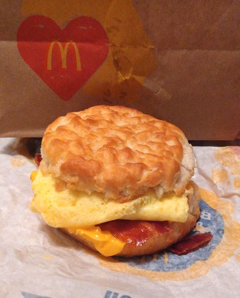 Richard Reviews Everything : McDonald's Bacon, Egg & Cheese Biscuit Mcdonald’s Breakfast, Mcdonalds Biscuits, Mc Muffin, Flatbread Sandwiches, Bean And Cheese Burrito, Garlic Pasta Sauce, Mcdonalds Chicken, Egg Biscuits, Childhood Food