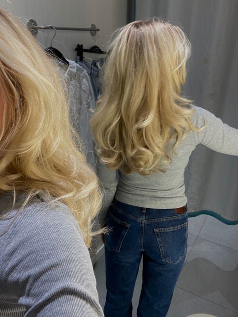 Blonde Layers Long, Blond Haircuts, Blond Layers, Highlights With Layers, Scandi Blonde, Scandi Hair, Blonde Hair Styles, Layered Blonde Hair, Scandi Blonde Hair