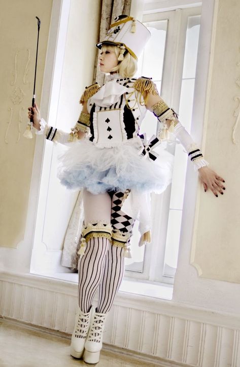 FabFashion in Tokyo Circus Outfits Aesthetic, Alice Photoshoot, Circus Fashion, Picture Edit, Card Costume, Circus Outfits, Spade Card, The Soldier, Poses References