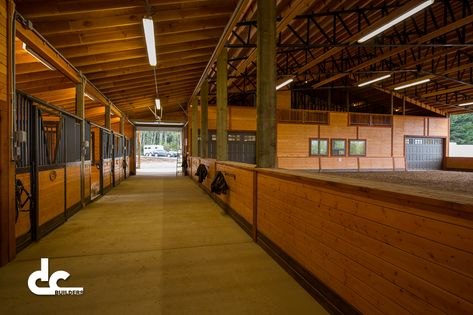 Indoor Horse Riding Arena, Covered Riding Arena, Luxury Horse Barns, Horse Riding Arena, Dream Barn Stables, Barn Layout, Horse Farm Ideas, Riding Arena, Horse Barn Ideas Stables