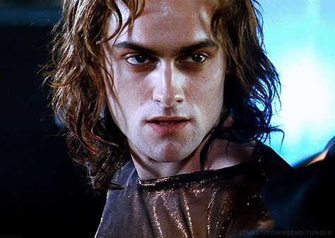 Lestat De Lioncourt Queen Of The Damned, Queen Of The Damned Lestat, Tarzan Skarsgard, Famous Vampires, Stuart Townsend, 2000s Goth, League Of Extraordinary Gentlemen, Queen Of The Damned, Vampire Chronicles