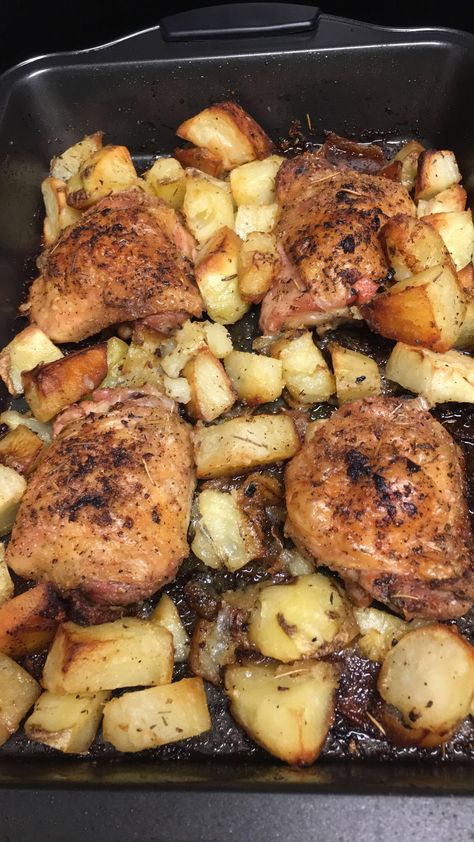 One Pan Chicken Potatoes, Healthy Food Habits, One Pan Chicken, Healthy Food Dishes, Pan Chicken, Chicken Potatoes, Easy Food Art, Healthy Food Motivation, One Pan