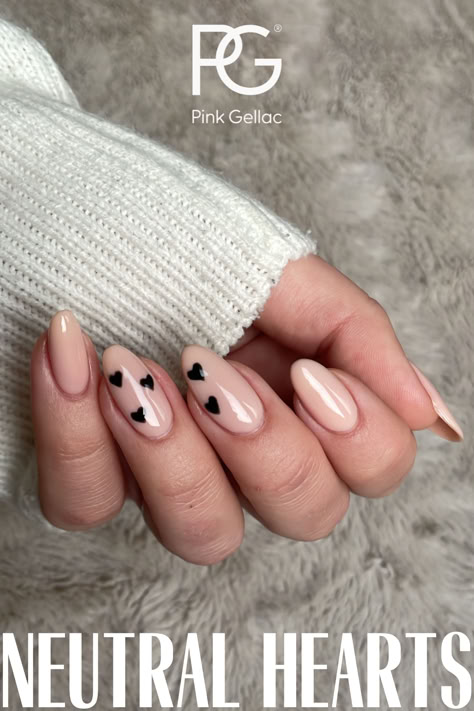 Omarm de minimalistische chic met deze neautrale mini zwarte hartjes nail art. Ontdek je inner artist met Pink Gellac. Natural Fake Nails, Press On Nail Kit, Press On Nails Almond, Pink Gellac, Real Nails, Brave Heart, Nails Kit, Gel Nail Polish Colors, Ongles Nails