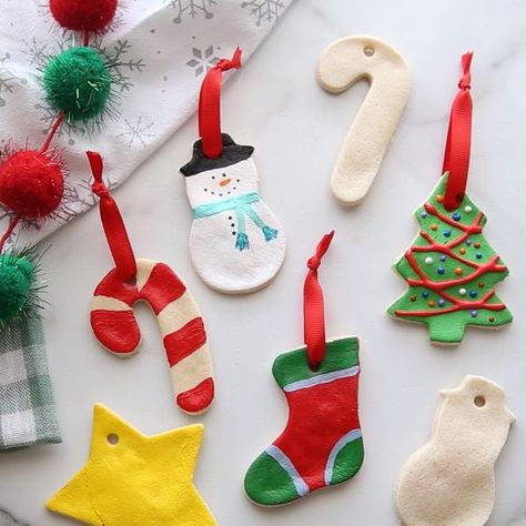 Make Salt Dough, How To Make Salt Dough, Salt Dough Christmas Ornaments, Clay Christmas Decorations, Salt Dough Ornaments, Dough Ornaments, Kids Christmas Ornaments, Food Ornaments, Christmas Decorations For Kids