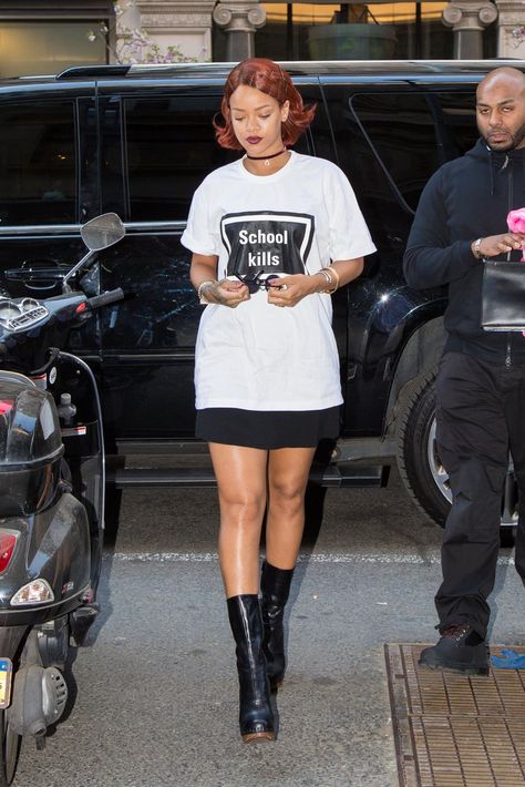 Rihanna's Most Memorable Outfits | POPSUGAR Fashion Street Style Rihanna, Rihanna Street Style, 90s Grunge Hair, Looks Rihanna, Fashion Evolution, Rihanna Outfits, Rihanna Looks, Statement Outfit, Glamour Uk