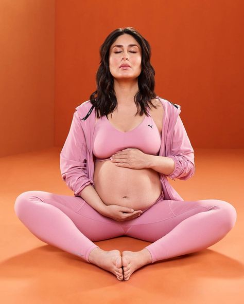 958.9k Likes, 5,580 Comments - Kareena Kapoor Khan (@kareenakapoorkhan) on Instagram: “A little bit of yoga. A little bit of calm. #PUMAxKareena, starting strong. Catch the @pumaindia…” Alabaster Skin, Kareena Kapoor Pics, Pink Activewear, Second Pregnancy, Workout Inspiration, Lilac Pink, Kareena Kapoor Khan, Pregnant Woman, Kareena Kapoor