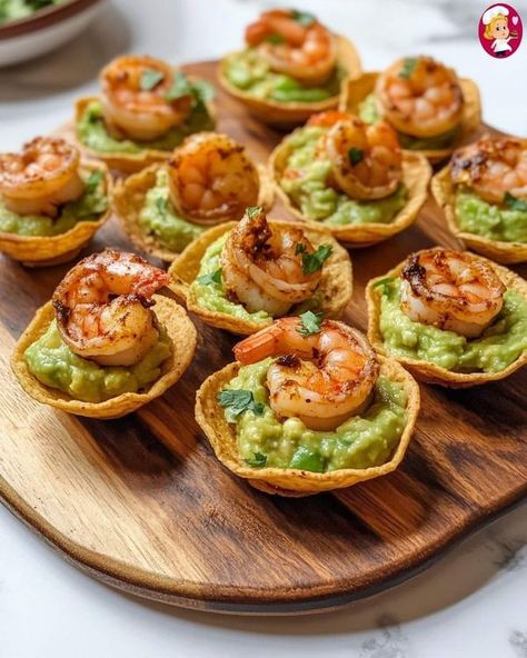 Tiki Appetizers, Small Plates Food Ideas, Shrimp Taco Bites, Tiki Halloween, Mexican Finger Foods, Shrimp Guacamole, Appetizers Shrimp, Shrimp Appetizers Easy, Small Plates Recipes