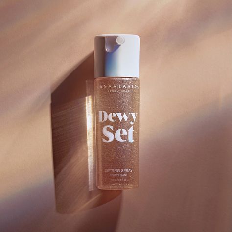 Refresh your complexion with the Anastasia Beverly Hills Dewy Set. This lightweight setting spray diffuses a fine mist of hydration over makeup to instantly banish the textured appearance of powders and create a dewy glow, ideal for after baking. The setting spray delivers a natural dewy appearance, restoring a radiant glow. The mist is lightly scented with a coconut-vanilla scent to transport your senses to a tropical paradise. This multi-use spray can be used to add luminosity after setting po Hydrating Makeup, Shea Butter Body Shop, Vanilla Scent, Ingredients List, Makeup Sale, Makeup Setting Spray, Vanilla Fragrance, Skin Toner, Mist Spray