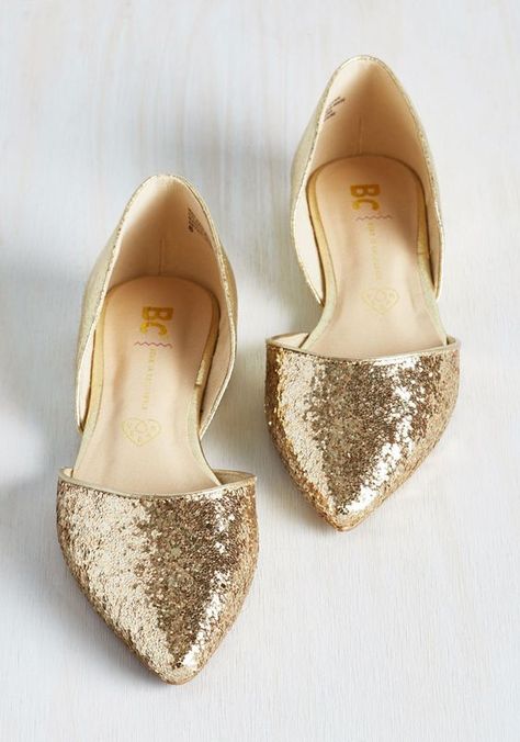 20 Drop-Dead-Gorgeous GOLD Wedding Shoes Ideas!! Gold Wedding Shoes, Fancy Flats, Trending Womens Shoes, Prom Heels, Glitter Shoes, Gold Shoes, Bride Shoes, Prom Shoes, Crazy Shoes