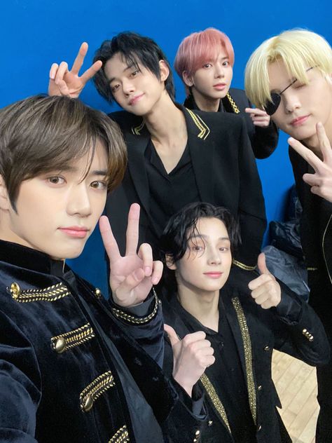 Txt Selfie, Txt Group, Txt Official, Txt Ot5, Pop Bands, Together Forever, Twitter Update, Group Photos, The Dream