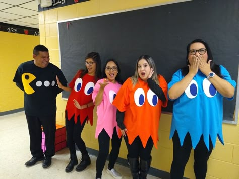 Clinic Halloween Costume Ideas, Pacman Halloween Costumes, Pac Man Group Costume, Pacman Group Costume, Office Costumes, Team Halloween Costumes, Easy Diy Costume, Halloween Dress Up Ideas, School Halloween Costumes