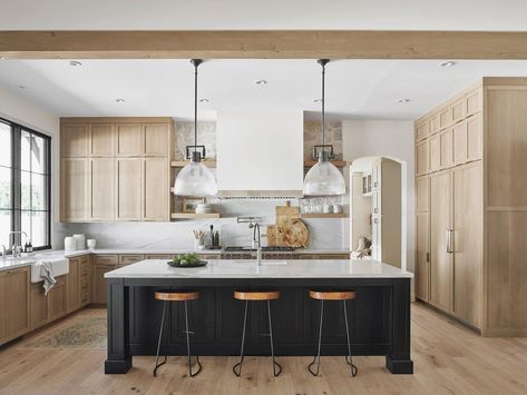 Black Kitchen Cabinet, Decor Makeover, Light Wood Kitchens, White Oak Kitchen, Black Island, Kitchen Cabinet Ideas, Lake House Kitchen, Black Kitchen Island, Rustic Modern Kitchen