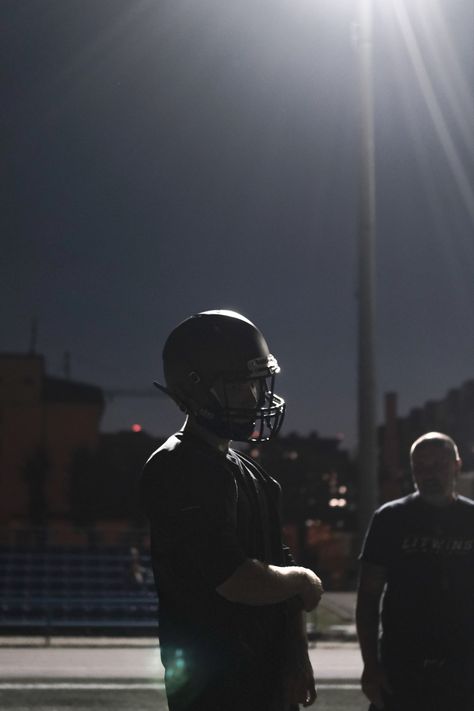 American football American College Football Aesthetic, Quarterback Aesthetic, Americano Aesthetic, American Football Aesthetic, Quarterback Sneak, Ares Cabin, Nate Williams, Training Aesthetic, Friends Aesthetics