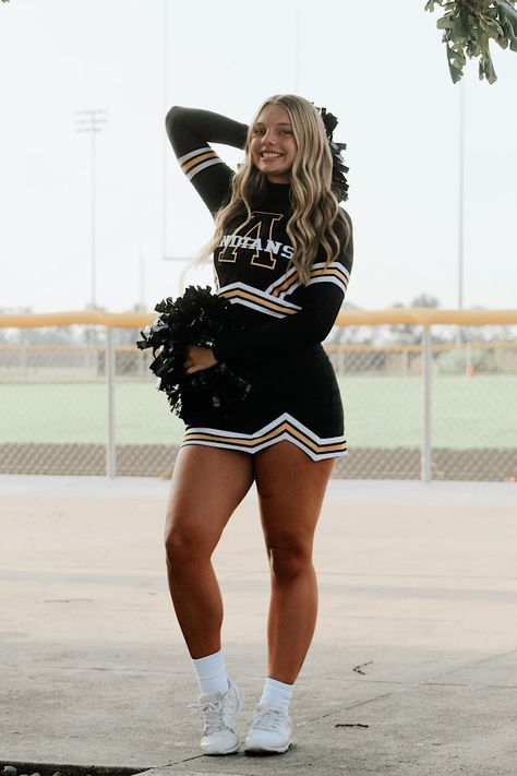 Cheer Gameday Pictures, Cheer School Pictures, One Person Cheer Poses, Cheer Basketball Pictures, Cheer Photoshoot Poses Duo, Professional Cheer Pictures, Basketball Cheer Pictures Poses, Basketball Cheer Poses, Media Day Poses Cheer