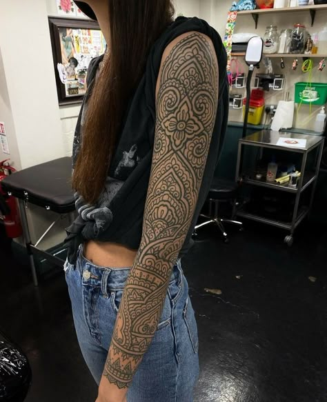 Mandala Tattoo Sleeve Women, Mandala Wrist Tattoo, Mangas Tattoo, Mandala Tattoo Sleeve, Jagua Henna, Girl Back Tattoos, Ornamental Tattoo, Tattoo Feminina, Real Tattoo