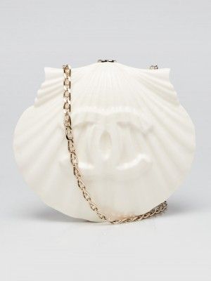 Chanel Beach, Shell Clutch, Chanel 2019, Coco Chanel Mademoiselle, Conch Jewelry, Chanel Lover, Chanel Clutch, Mermaid Vibes, Neoprene Bag