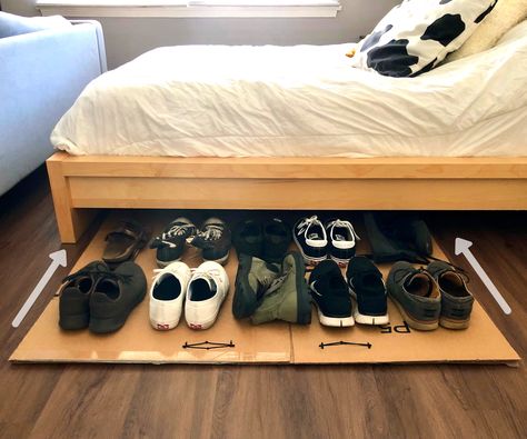 Reuse cardboard boxes for storage that is both simple and cheap with this DIY Low-Profile Under-the-Bed Storage Drawer. Under Bed Organization, Under Bed Shoe Storage, Diy Storage Bed, Under Bed Storage Boxes, Under Bed Storage Containers, Furniture Sliders, Bedroom Organization, Low Bed, Bed Storage Drawers