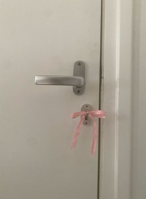 Bow Tie Aesthetic, Pink Room Aesthetic, Pink Bow Aesthetic, Ballerina Room, Downtown Girl Aesthetic, Pink Ballerina, Downtown Girl, Vintage Door, Pink Room