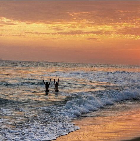 Beach Aesthetic Swimming, Beach Fun Aesthetic, Beach Swim Aesthetic, Swimming Girlies Aesthetic, Swimming Beach Aesthetic, Fun Beach Aesthetic, Sunset Swimming Aesthetic, Beach Girlie, Beach Swimming Aesthetic