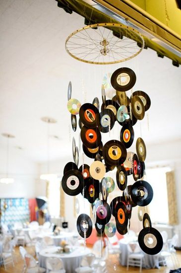 Use old vinyl (45's are the best size) or CDs to create a music mobile or windchime.   OOOOOOOOOOHHHH! I have some records I still don't know what to do with... Rock N Roll Party, Record Crafts, Old Records, 70s Party, Diy Chandelier, Music Party, Wedding Chicks, Music Themed, The Ceiling