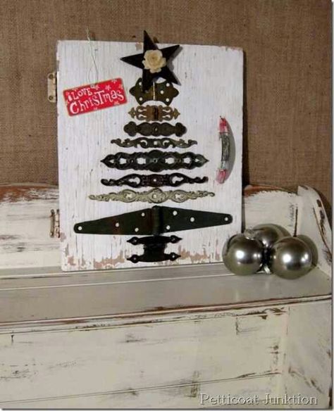 Tree made w/old hinges. Luv this! Fun Christmas Crafts, Unique Christmas Trees, Old Door, Primitive Christmas, Noel Christmas, Diy Christmas Tree, Christmas Love, Clipboard, Cool Stuff