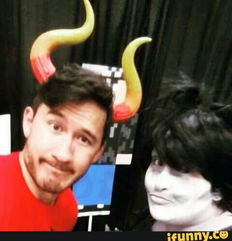 MARKIPLIER WITH GAMZEE<-- oh.my. Glob. ITS BEAUTIFUL Homestuck Comic, Homestuck Cosplay, Home Stuck, Its Beautiful, Fandom Crossover, Pewdiepie, Markiplier, Homestuck, Dear God