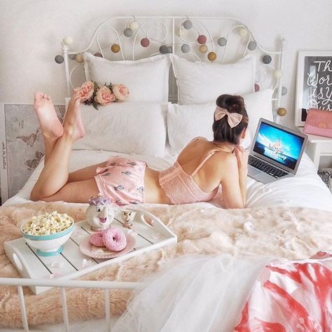 Foto Poses, Princess Aesthetic, Lazy Days, Everything Pink, Girls Life, Girly Girl, Winter Holidays, Girly Things, Photography Inspiration