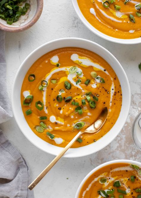 This roasted carrot soup is loaded with caramelized carrot flavor and coconut milk. It's perfect to make ahead of time for lunches! Carrot Coconut Soup, Roasted Carrot Soup, Recipes For Spring, Spring Soups, Carrot Soup Recipes, Roasted Carrot, Seasonal Salad, Coconut Soup, Carrot Soup