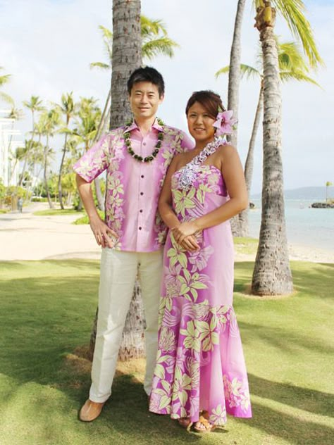 Couple Outfit Goals, Hawaiian Luau Dress, Polynesian Dresses, Matching Hawaiian Outfits, Island Wedding Dresses, Hawaiian Wedding Dress, Outfit For Couples, Hawaiian Clothes, Hawaiian Wear