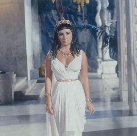 Elizabeth Taylor Cleopatra $1 Million | Some of Oliver Messel´s costumes: Cleopatra Outfit, 50s Silhouette, Cleopatra Halloween Costume, Cleopatra Dress, Cleopatra Halloween, Elizabeth Taylor Cleopatra, Egyptian Dress, Liz Taylor, Fantasias Halloween