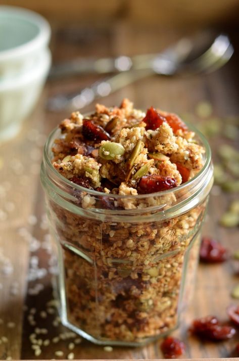 Sweet Granola Recipe, Types Of Seeds, Quinoa Flakes, Flake Recipes, Quinoa Granola, City Kitchen, Clean Desserts, Fast Meals, Break Fast