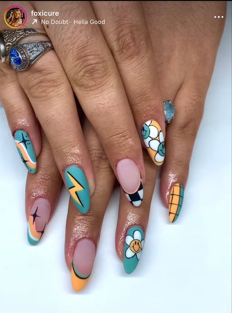 90s Fall Nails, Nail Art Crazy, Tattoo Inspired Nails, Eclectic Nail Art, 70s Nail Art, Unusual Nail Art, 70’s Nails, Crazy Nail Art Designs, Edgy Nail Designs