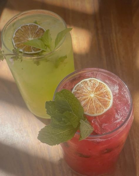 Soft Drinks Aesthetic, Cocktails Aesthetic, Flavoured Water, Detox Waters, Aesthetic Drinks, Cotton Tree, Fresh Squeezed Juice, Tasty Drinks, Infused Water Recipes