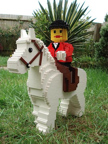 Lego horse and rider. DSC07029 | por gizmocom Lego Horse, Lego Movie Sets, Lego Creatures, Lego Tower, Lego Humor, Lego Masters, Lego Designs, Legoland Windsor, Lego Sculptures