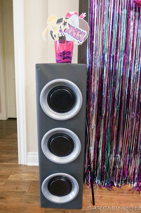 Cardboard Dj Booth, 80s Theme Decorations Diy, Pop Music Decorations, Disco Party Decorations Diy 70s, Music Party Decorations Diy, Diy Dance Party Decorations, Concert Themed Birthday Party, Rockstar Theme Party, Rockstar Decorations