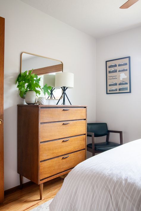 Modern Bedside Table Design, Modern Guest Bedroom, Guest Bedroom Ideas, Guest Bedroom Design, Mid Century Bedroom, Bedside Table Design, Mid Century Modern Bedroom, Guest Bedroom Decor, One Room Challenge