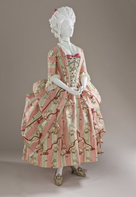 Dress and Petticoat (Robe a la Polonaise) | LACMA Collections France c1775 1770s Fashion, 1700 Fashion, 18th Century Dress, Rococo Fashion, 18th Century Costume, Mode Tips, 18th Century Clothing, Century Dress, 18th Century Fashion