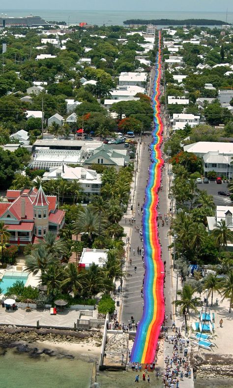 Some history about the Pride Flag! Gilbert Baker, Rainbow Flag Pride, Lgbtq Flags, Lgbt Flag, Lgbt Art, Pride Parade, Rainbow Flag, Lgbtq Pride, Pride Flag