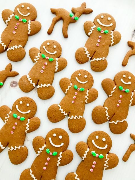 These delicious gingerbread men are a fun way to bake with kids! Use this traditional recipe for dough and icing. #christmascookies #holidayrecipes #christmasdesserts Gingerbread Man Icing Recipe, Gingerbread Man Icing, Migraine Diet Recipes, Gingerbread Men Icing, Icing For Gingerbread Cookies, Dizzy Cook, Rosette Cookies, Migraine Diet, Gingerbread Cookies Decorated