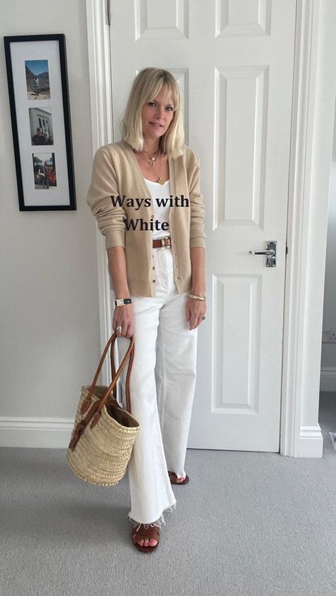 Style By Claire Lopez, Claire Lopez Style, Beige Food, Marine Jeans, What To Wear To Work, Over 60 Fashion, What To Wear Today, Ageless Style, 60 Fashion