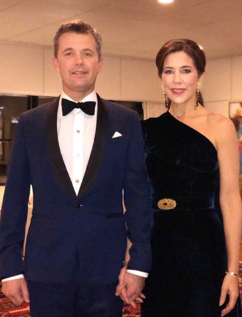 The Instagram snap of Crown Princess Mary and Prince Frederik. Kate Middleton Blue Dress, Birthday Queen Crown, Prins Charles, Kroonprinses Mary, Denmark Fashion, Denmark Royal Family, Prince Frederik Of Denmark, Mary Donaldson, Princess Mary Of Denmark