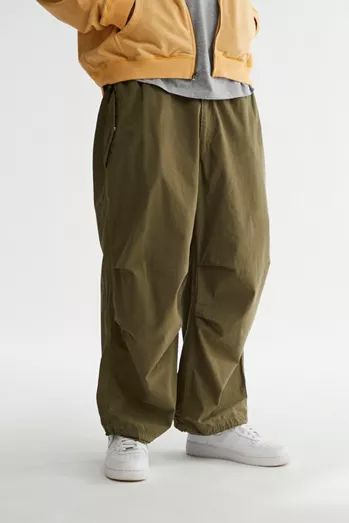 Pants Folding, Dino Outfit, Baggy Pants Men, Trend 2025, Working Clothes, Jeans Outfit Men, Ripstop Pants, Cords Pants, Balloon Pants