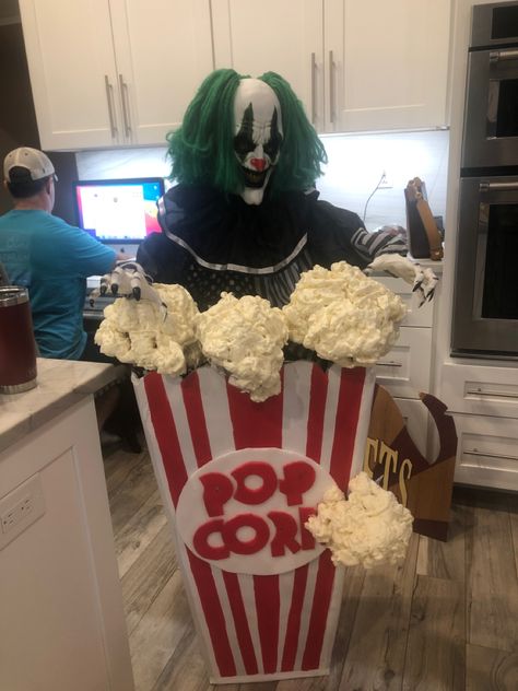 Carnival inspired popcorn prop Diy Carnevil Props, Scary Clown Haunted House Ideas, Diy Creepy Carnival Decorations, Creepy Carnival Decorations, Carnival Haunted House, Halloween School Activities, Halloween Carnevil, Haunted School, Clowns Halloween Decorations