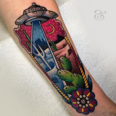 Travis Bruce on Instagram: “This ufo scene was a first tattoo for Deb! Thanks so much for the trust and for getting something fun for your first one! DM for appts.…” Alien Ufo Tattoo, Traditional Space Tattoo, Traditional Tattoo Ufo, Alien Tattoos, Lego Tattoo, Spaceship Tattoo, Desert Tattoo, Cowboy Tattoo, Cosmic Tattoo