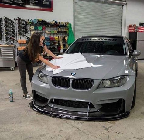 BMW E90 3 series grey slammed Bmw E90 M3, Autos Bmw, Car Vibes, Bmw 330ci, Bavarian Motor Works, Bmw Love, Bmw E90, Super Luxury Cars, Bmw Cars