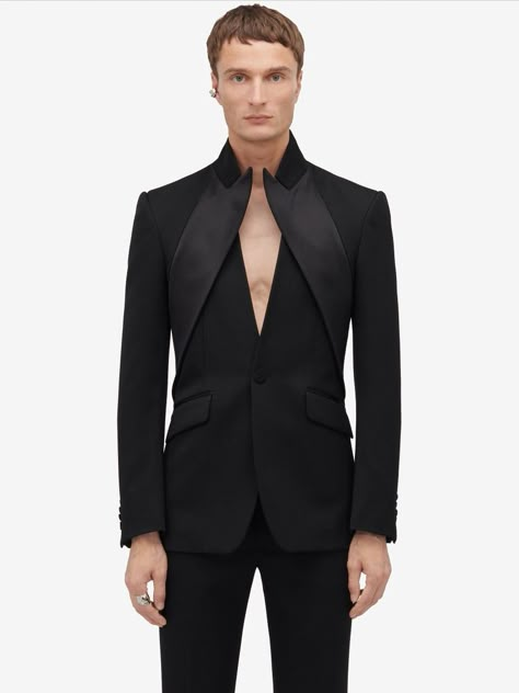 Black Alexander Mcqueen, Mens Editorial, Designer Suits For Men, Mens Fashion Smart, Iconic Fashion, Black Tuxedo, Tuxedo Jacket, Alexander Mcqueen Men, Mens Pants Fashion